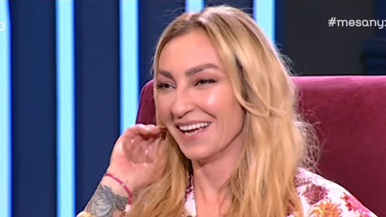 Ρούλα Ρέβη: «Έχω ρίξει χαστούκι σε κοπέλα γιατί την έπεφτε στον Αποστόλη και την πήραν σηκωτή»