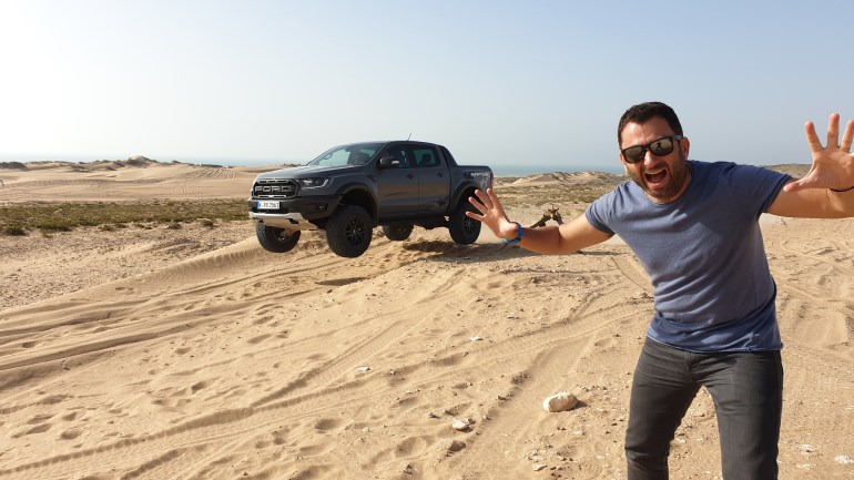 Πετάει το Ford Ranger Raptor; Πετάει, πετάει...