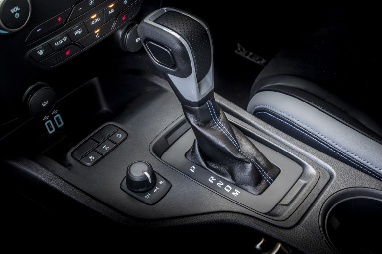 Το αυτόματο κιβώτιο ταχυτήτων είναι 10 σχέσεων...