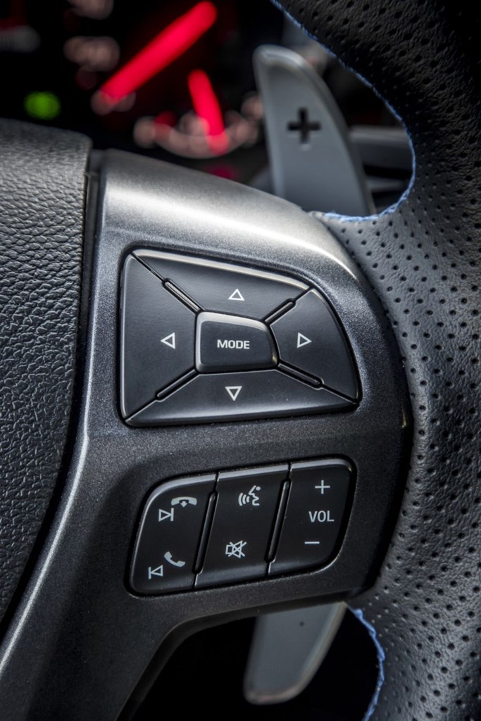 Πατώντας το κομπί MODE αλλάζεις το πρόγραμμα οδήγησης...