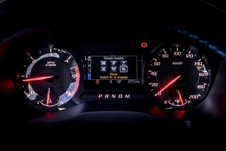 Ο οδηγός μπορεί να επιλέξει το πρόγραμμα οδήγησης που επιθυμεί ανάλογα με το έδαφος στο οποίο κινείται...