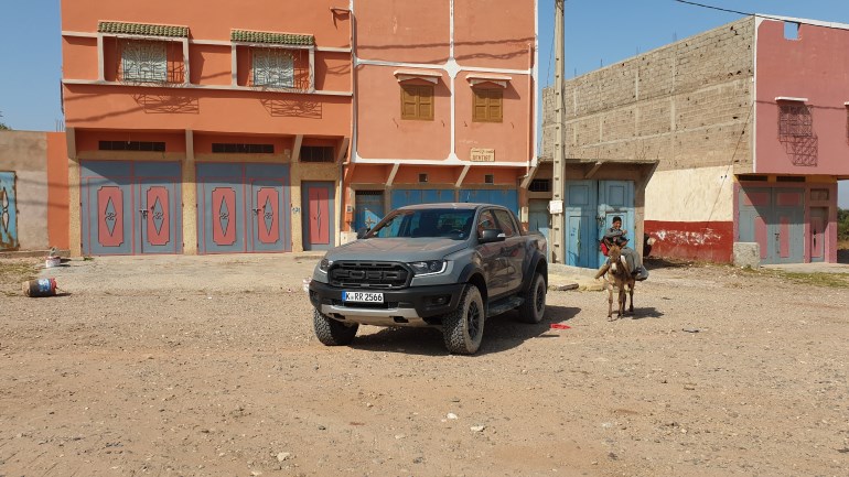 Το Raptor κάπου σε ένα χωριό του Μαρόκο...