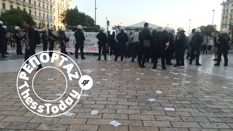 Θεσσαλονίκη: Διαμαρτυρία για τον Κουφοντίνα έξω από ομιλία του Μεϊμαράκη