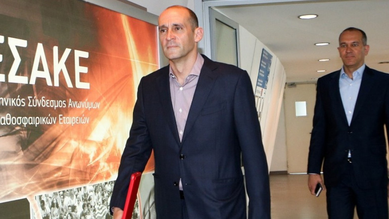 Αγγελόπουλοι: «Δεν θα συμμετέχουμε σε πραξικόπημα, ας ξεκινήσουν τα πλέι οφ μόνοι τους»