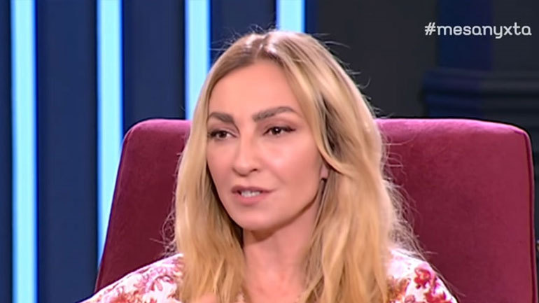 Η Ρούλα Ρέβη περιγράφει πώς έγιναν ζευγάρι με τον Αποστόλη Τότσικα!