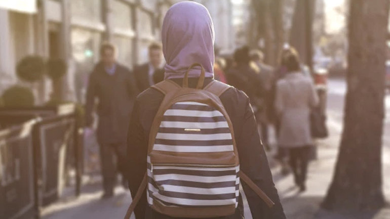 Αυστρία: Το κοινοβούλιο ενέκρινε νόμο που απαγορεύει την ισλαμική μαντίλα στα πρωτοβάθμια σχολεία