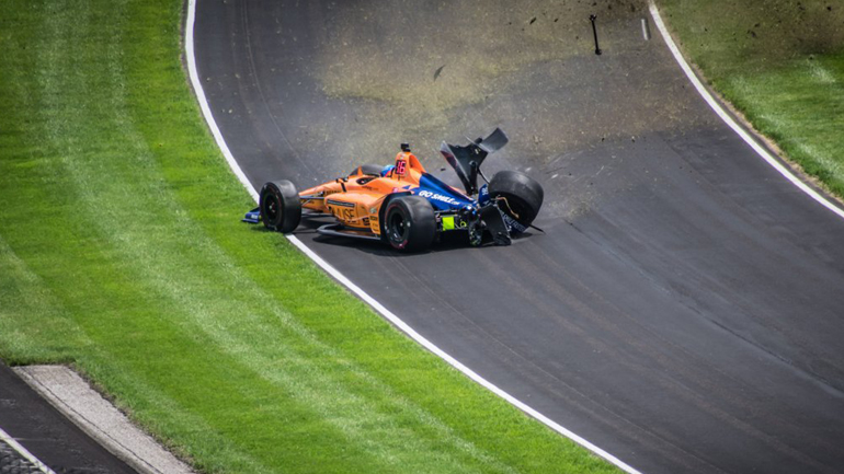 Χτύπησε στον τοίχο με 360 χλμ./ώρα! Χτύπησε στον τοίχο με 360 χλμ./ώρα!