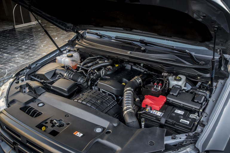 Ο κινητήρας diesel του Raptor έχει χωρητικότητα 2.0 λίτρα είναι Bi-turbo, αποδίδει 213 ίππους και παράγει 500Nm ροπής...