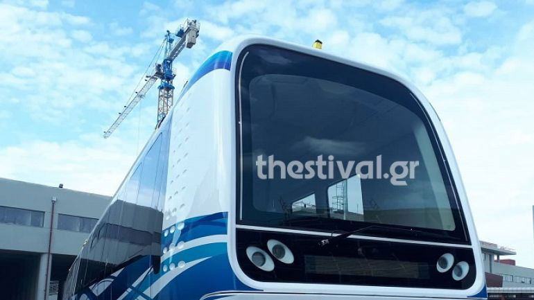 Αποκαλύφθηκαν τα πρώτα βαγόνια του μετρό Θεσσαλονίκης