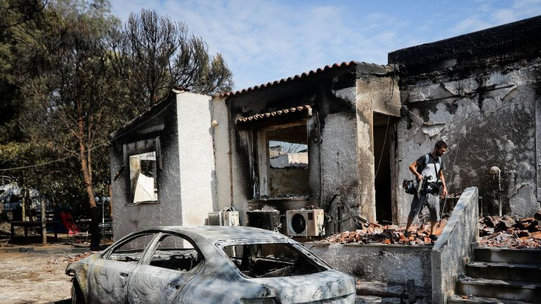 Διαμαρτυρία πυρόπληκτων στο Υπ. Περιβάλλοντος