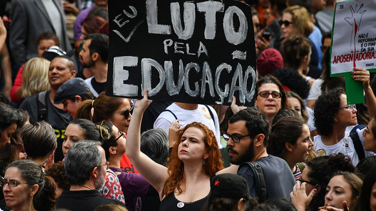 Βραζιλία: Μια ανθρώπινη θάλασσα στους δρόμους για να υπερασπιστεί τα πανεπιστήμια