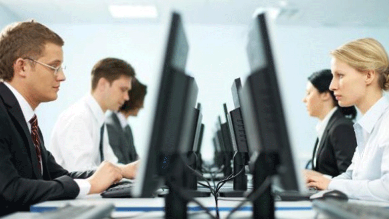 Έρευνα: Το μεγαλύτερο ποσοστό των Ρώσων δεν φοβάται μήπως χάσει τη δουλειά του από τα ρομπότ