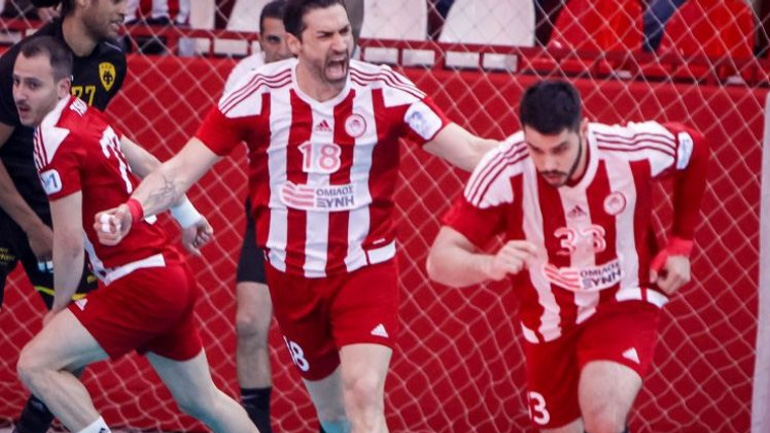 Χάντμπολ: Προβάδισμα στους τελικούς για τον Ολυμπιακό, 23-15 την ΑΕΚ