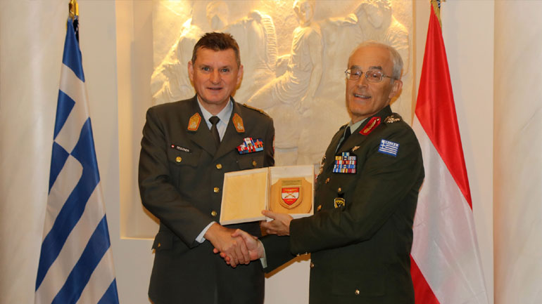 Tη συνεργασία Ελλάδας-Αυστρίας σε επίπεδο Στρατού Ξηράς συζήτησαν οι αρχηγοί ΓΕΣ των δύο χωρών