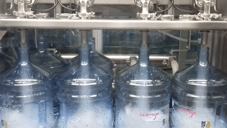 Η πιο σύγχρονη μηχανή εμφιάλωσης στον κόσμο για το νερό ΔΙΩΝΗ!