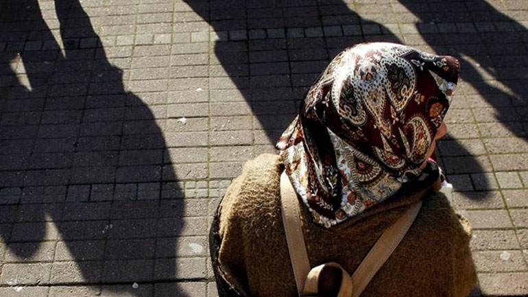 Γερμανία: Επί τάπητος η απαγόρευση της ισλαμικής μαντίλας για τις μαθήτριες