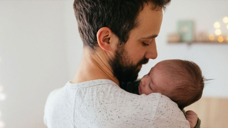 Έρευνα: Οι μεγαλύτερης ηλικίας πατέρες θέτουν σε αυξημένο κίνδυνο τη μητέρα και το αγέννητο παιδί τους