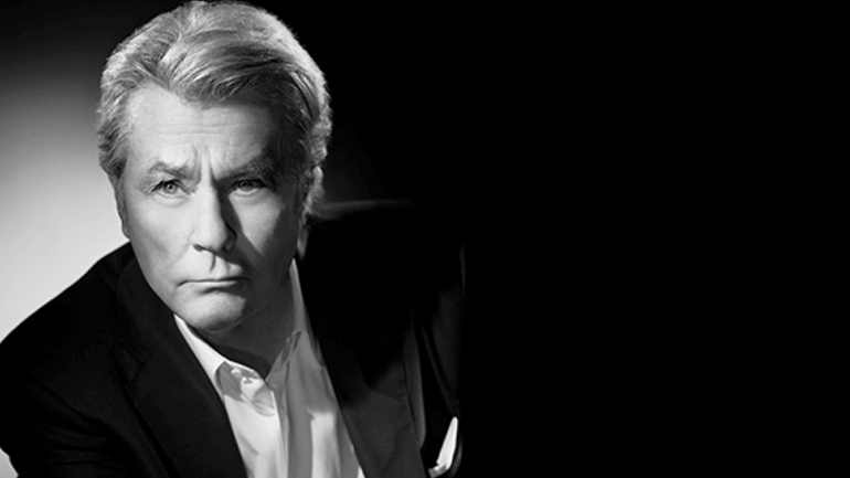 Αλέν Ντελόν: Η ταραχώδης ζωή του, οι έρωτές του, οι κορυφαίες ταινίες του και ο Τιμητικός Φοίνικας