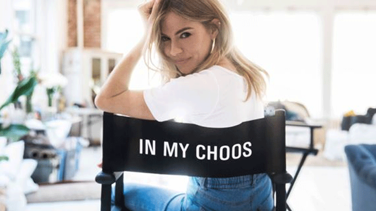 H Sienna Miller πρωταγωνιστεί στη νέα καμπάνια του οίκου Jimmy Choo