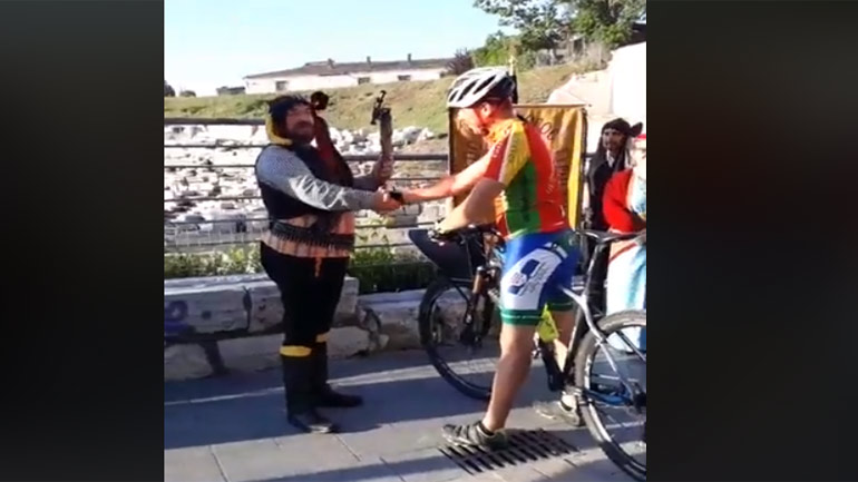 Στη Λάρισα αφίχθη η «Φλόγα του Πόντου» – Σε εξέλιξη η ποδηλατοδρομία με προορισμό τη Θεσσαλονίκη