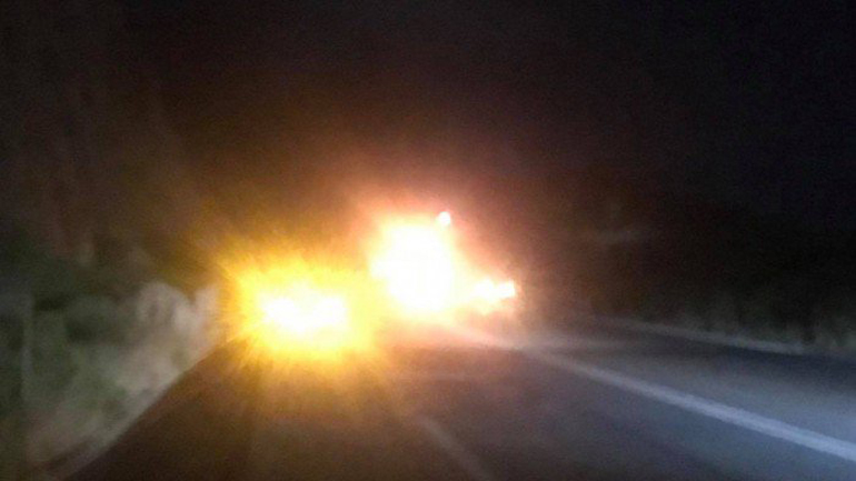 Νταλίκα τυλίχθηκε στις φλόγες στην Κρήτη – Ακούστηκαν εκρήξεις 