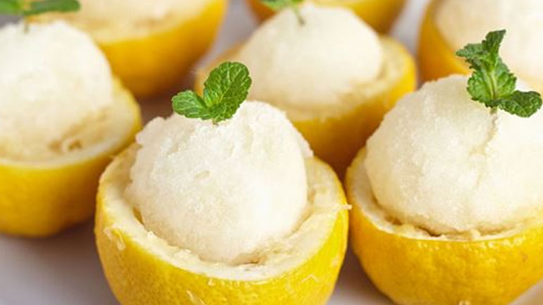 Όταν η ζωή σε κερνάει λεμόνια, φτιάξε σορμπέ!