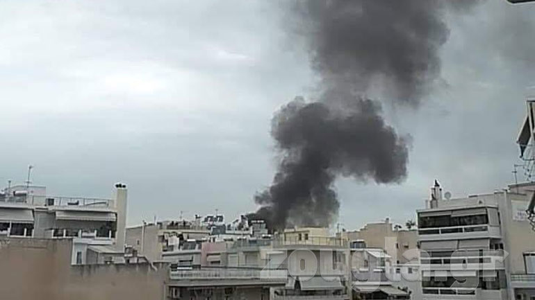 Σε εξέλιξη φωτιά στη Ν. Σμύρνη