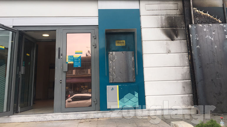 Ανατίναξαν ΑΤΜ τραπεζών σε Γλυφάδα και Ζωγράφου