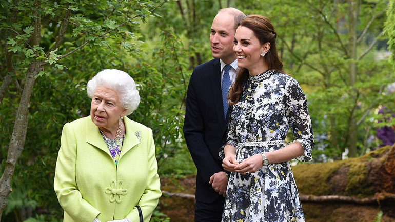 Βρετανία: Η βασίλισσα Ελισάβετ περιηγήθηκε στην Ανθοκομική Έκθεση του Τσέλσι