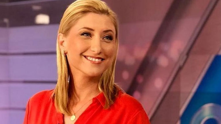 Η Σία Κοσιώνη ποζάρει αγκαλιά με τον γιο της στο πλατό του ΣΚΑΪ!