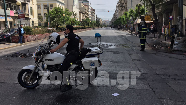 Άγνωστοι έβαλαν φωτιές σε κάδους απορριμμάτων έξω από την ΑΣΟΕΕ