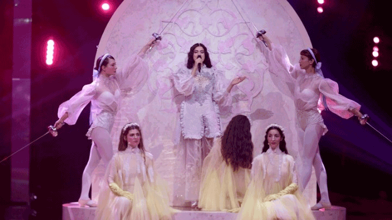 Η ενδυματολογική δικαίωση της Κατερίνας Ντούσκα