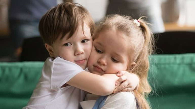 Πώς θα μάθετε το παιδί να επανορθώνει για τα λάθη του;