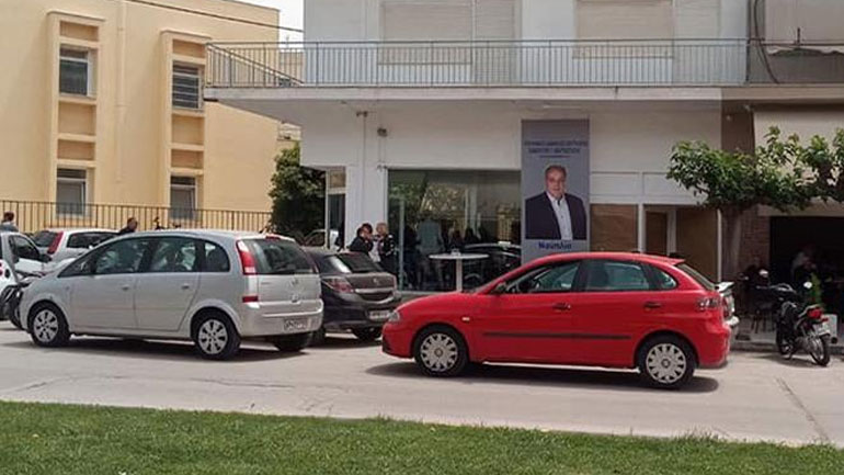 Αιματηρό επεισόδιο έξω από εκλογικό κέντρο στο Ναύπλιο