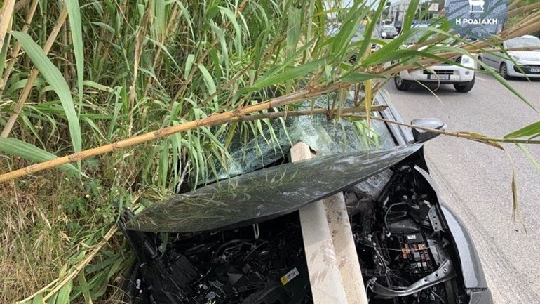 Ρόδος: Προστατευτικό κιγκλίδωμα διαπέρασε αυτοκίνητο – Σώα η οδηγός