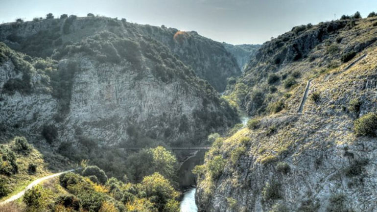 Σέρρες: Νεκρός περιπατητής σε χαράδρα