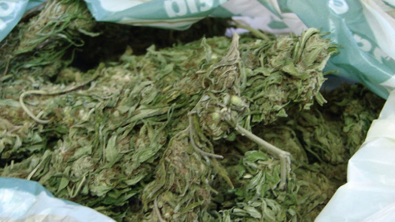 Μετέφεραν βαλίτσα με 12 κιλά χασίς στη Ρόδο