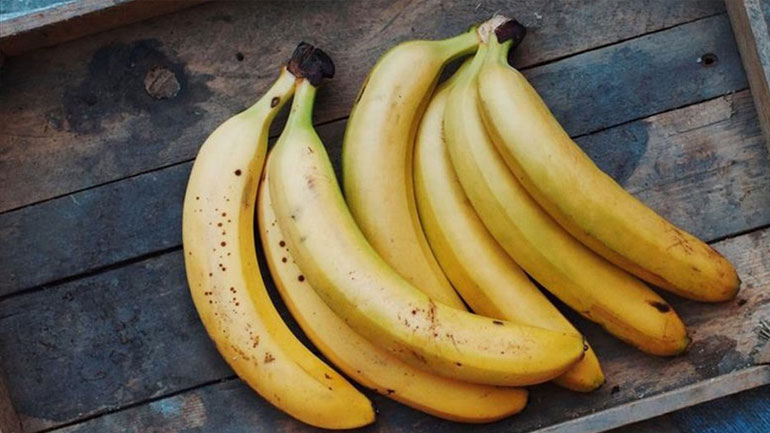 Τι θα συμβεί στο σώμα σας εάν τρώτε μπανάνες κάθε μέρα;
