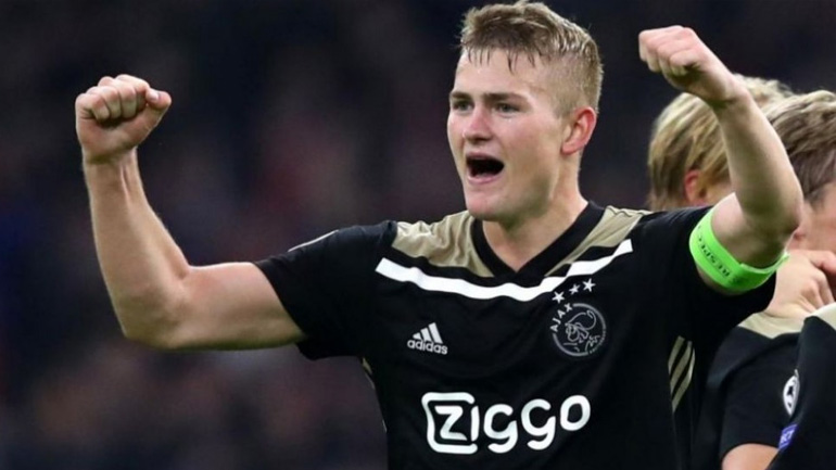 Υπογράφει στην Μπαρτσελόνα ο Ντε Λιχτ