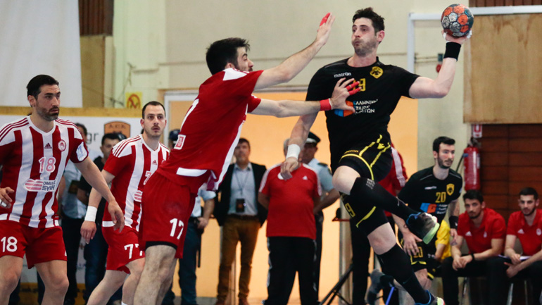 Χάντμπολ: Ισοφάρισε η ΑΕΚ, 25-22 τον Ολυμπιακό