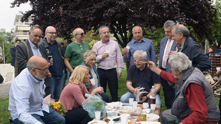 Η περιφερειάρχης Αττικής Ρένα Δούρου στη Λαϊκή Αγορά Χολαργού