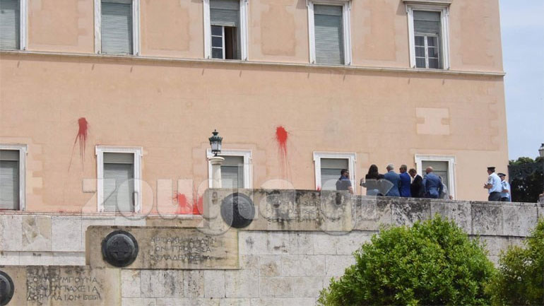 Κατηγορία σε βαθμό κακουργήματος σε βάρος του συλληφθέντος για την επίθεση στη Βουλή