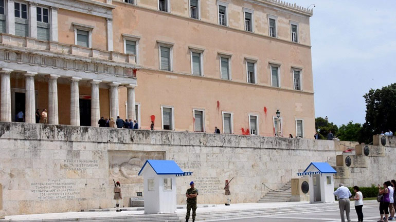 Στον εισαγγελέα ο 36χρονος που συνελήφθη μετά την επίθεση στη Βουλή