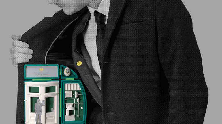 «Το σακάκι του διπλωμάτη» για τον Τζούλιαν Ασάνζ