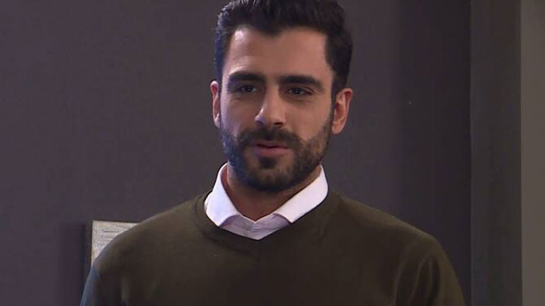 Έλα στη θέση μου: Η Ρενάτα ανακαλύπτει ότι ο Αχιλλέας έχει κλέψει την κάρτα SIM της