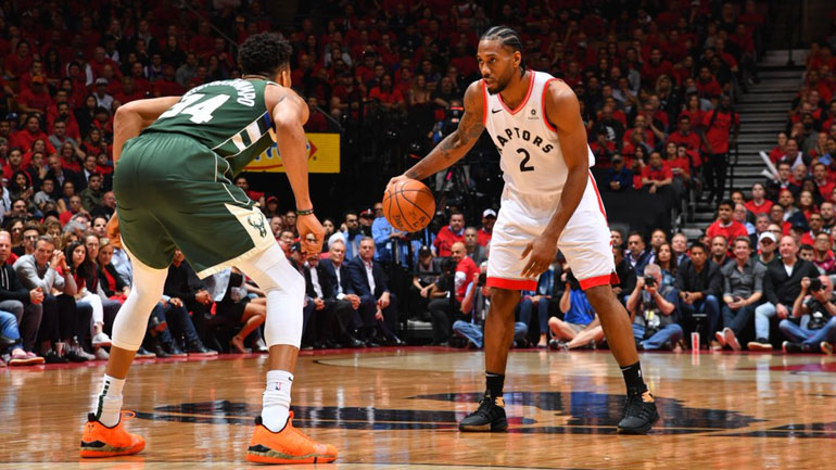 Πάλεψε ο Γιάννης, αλλά ισοφάρισαν οι Ράπτορς