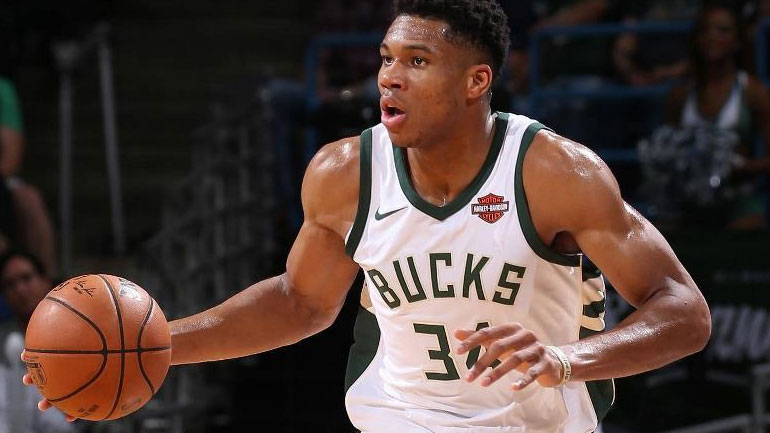 Η επιστροφή στο Μιλγουόκι και το σύνθημα νίκης του Γιάννη