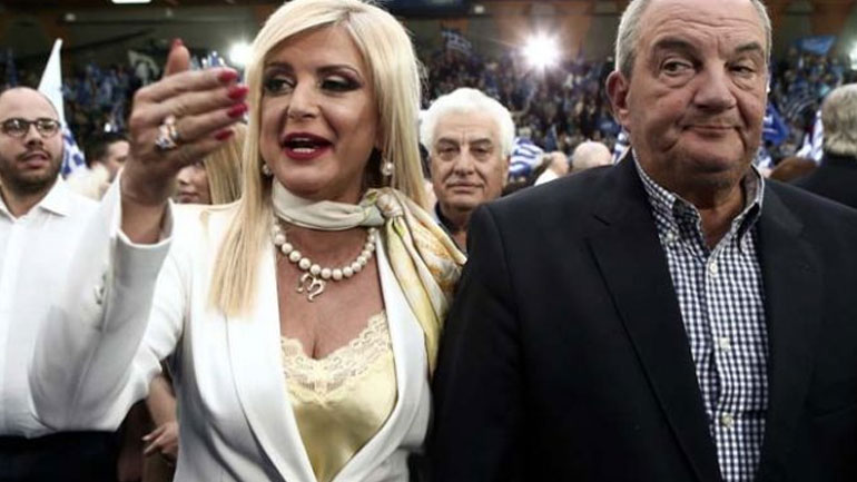 Η γκριμάτσα του Καραμανλή και η εύχαρις κυρία Πατούλη