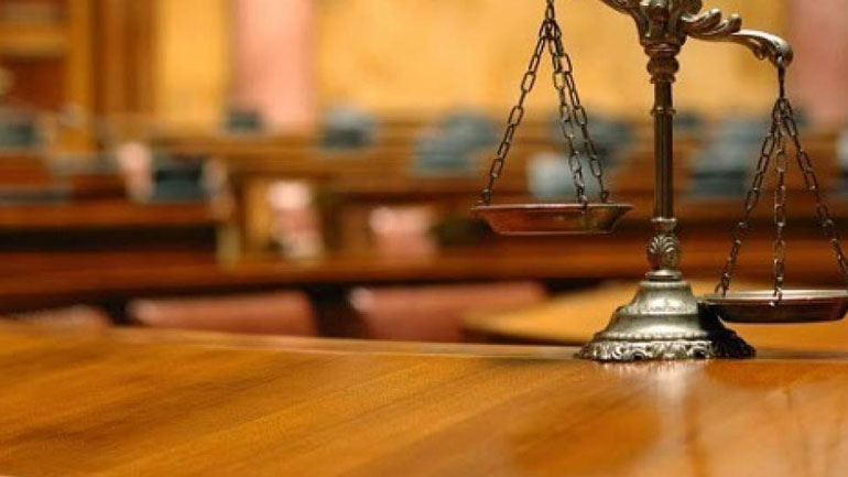 Αντιδρούν οι δικηγόροι στις διαρροές για τη συνταγματικότητα των περικοπών σε δώρα-επιδόματα