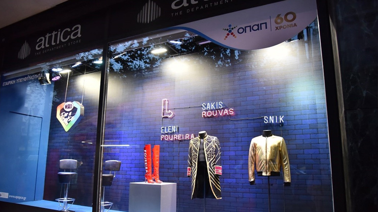 Η βιτρίνα του πολυκαταστήματος attica City Link για τη δράση MAD For A Cause από τον ΟΠΑΠ και το MAD